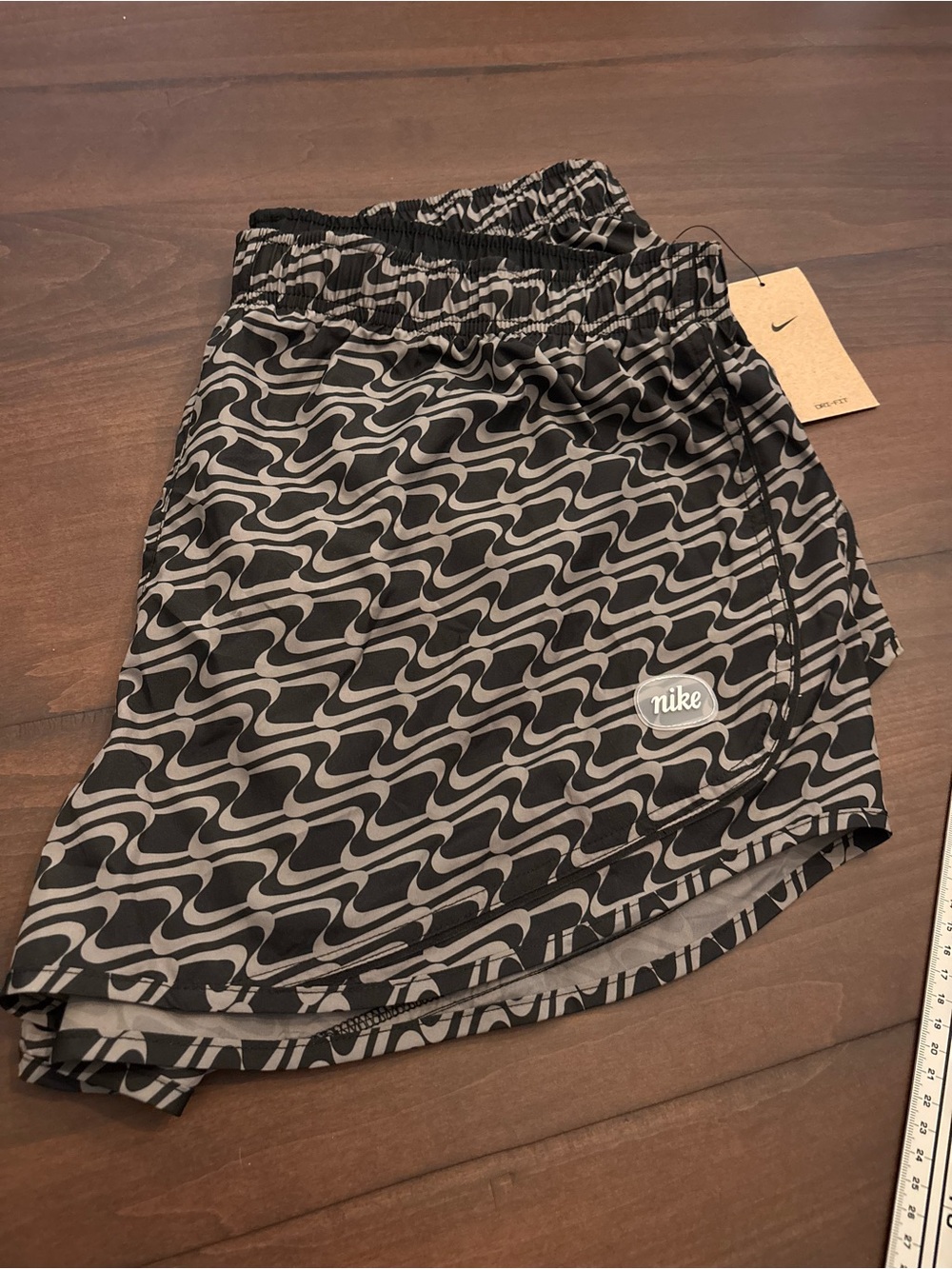 Women’s Nike Black & Gray Wave-Print Athletic Shorts NWT